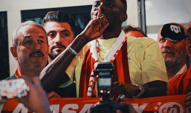 奥西门租借加盟加拉塔萨雷：一场荒诞的皆大欢喜