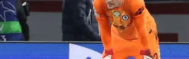 现在还是吗？舒梅切尔赛前曾说“约恩森被告知他是蓝军一门”